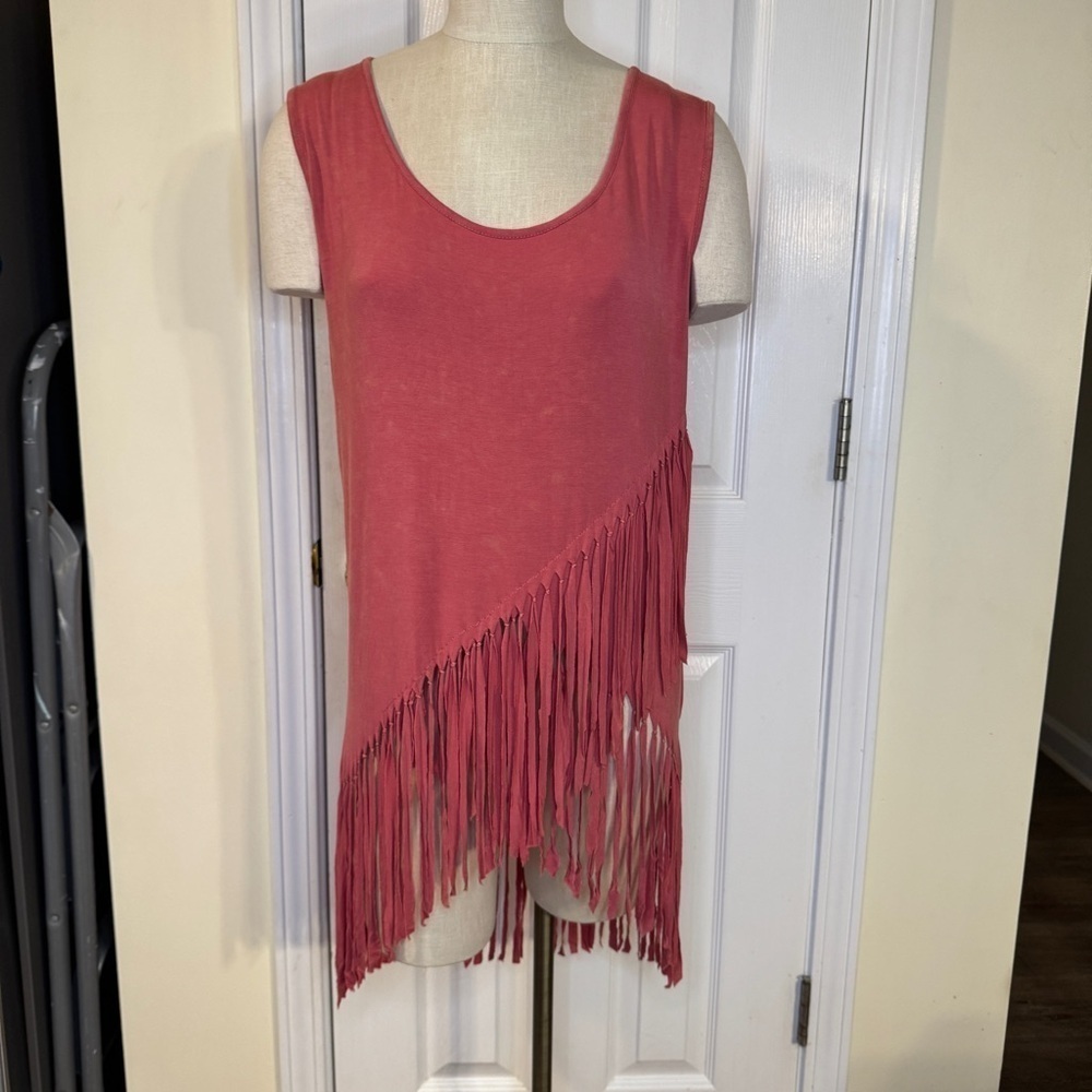 POL Boho Fringe Tank Top Asymmetrical Hem Coral Pink Festival Shirt Sz Small NWT
